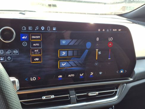 Used 2025 Chevrolet Equinox EV LT FWD image 11