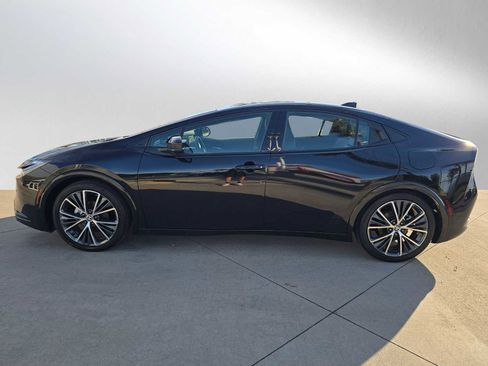 Used 2025 Toyota Prius XLE image 6