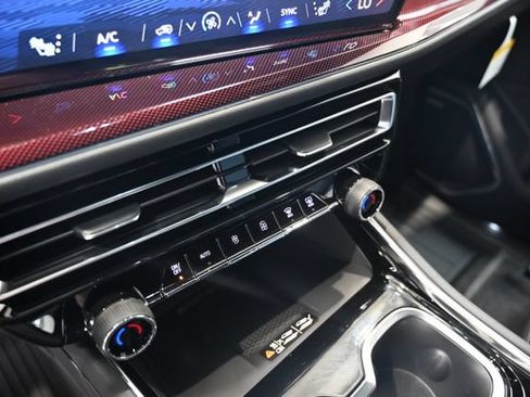 New 2026 Chevrolet Traverse Z71 w/ Enhanced Driving Package AWD/4WD image 18