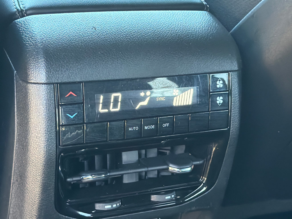 Used 2024 Jeep Grand Cherokee L Altitude AWD/4WD image 23