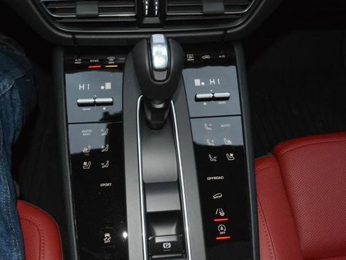 Used 2025 Porsche Macan Turbo image 24