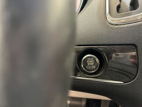 Used 2012 Chrysler Town & Country Touring-L w/ Entertainment Group #2 FWD image 18