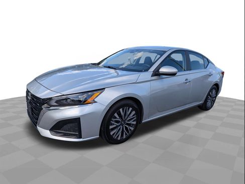 Used 2023 Nissan Altima 2.5 SV FWD image 8