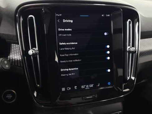 Certified 2025 Volvo XC40 B5 Plus image 27