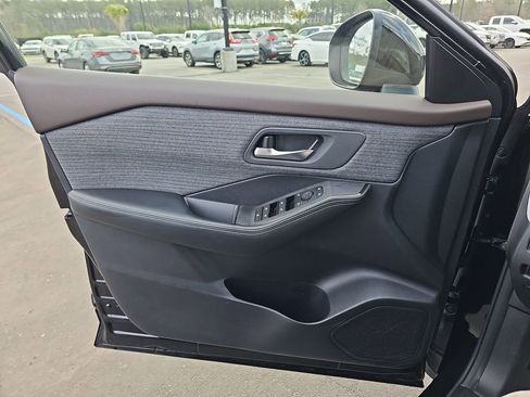 Used 2023 Nissan Rogue SV image 29