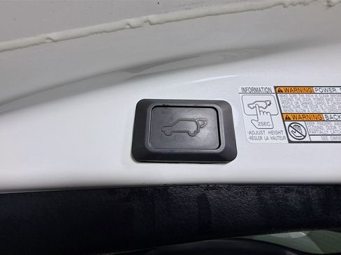 Used 2018 Toyota RAV4 Limited FWD image 42