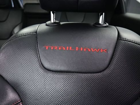 Used 2019 Jeep Cherokee Trailhawk AWD/4WD image 16