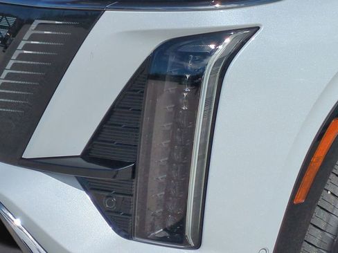 Used 2026 Cadillac Vistiq Sport image 22