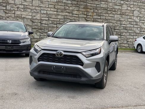 Used 2025 Toyota RAV4 XLE AWD/4WD image 3