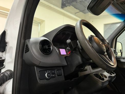 Used 2020 Mercedes-Benz Sprinter 2500 image 33