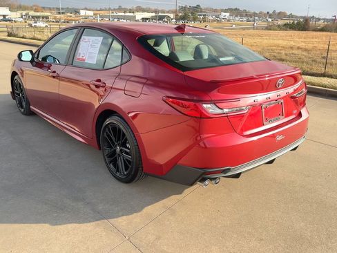 Used 2025 Toyota Camry SE image 7
