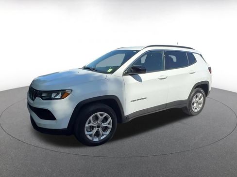 Used 2025 Jeep Compass Latitude AWD/4WD image 7