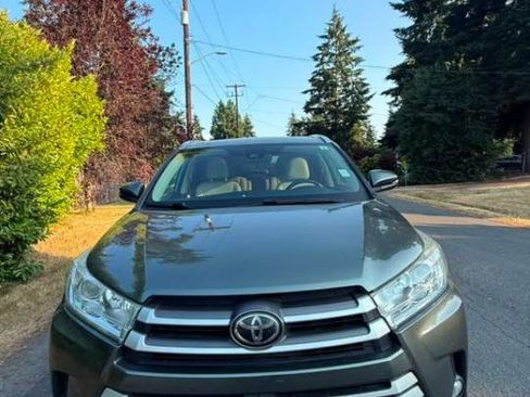 Used 2018 Toyota Highlander XLE AWD/4WD image 14