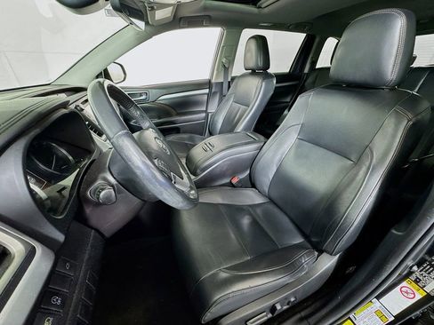 Used 2019 Toyota Highlander XLE AWD/4WD image 21