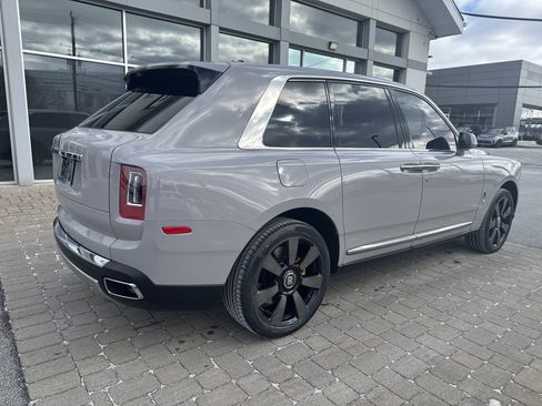 Used 2024 Rolls-Royce Cullinan w/ Interior Detailing Package image 11