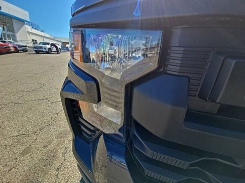 Used 2023 Chevrolet Silverado 1500 Custom image 34