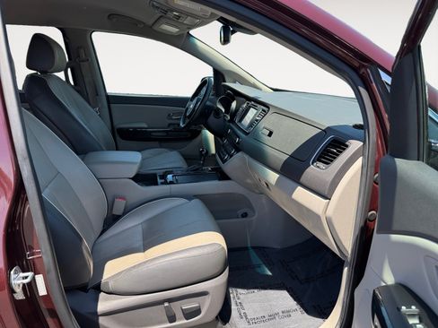 Used 2016 Kia Sedona SX FWD image 19