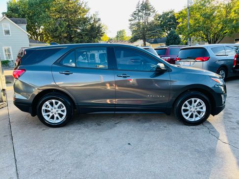 Used 2018 Chevrolet Equinox LS image 2