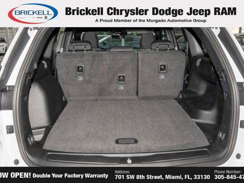 New 2025 Jeep Grand Cherokee Laredo image 9