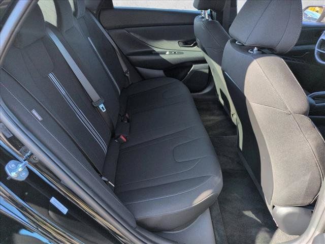 Used 2025 Hyundai Elantra Sport FWD image 25