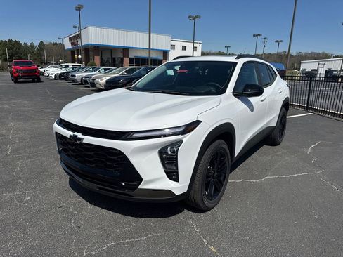 New 2026 Chevrolet Trax ACTIV w/ Sunroof Package image 2