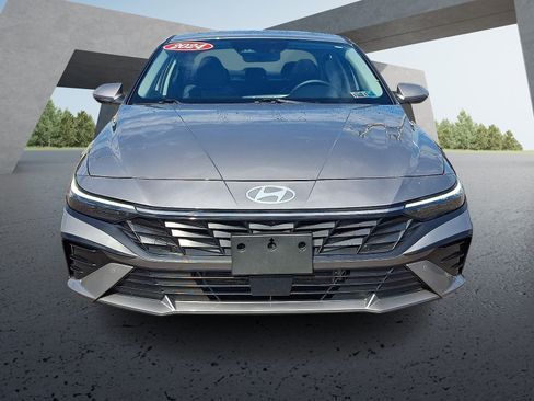 Used 2024 Hyundai Elantra Limited FWD image 2