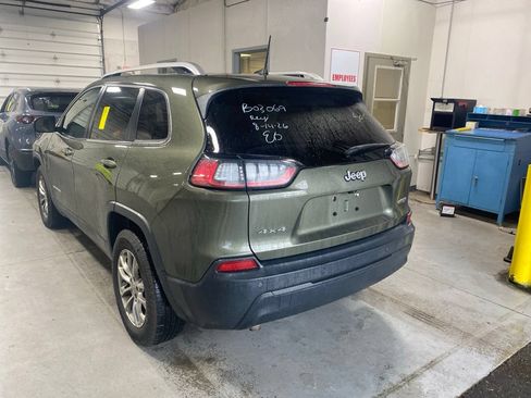 Used 2019 Jeep Cherokee Latitude Plus w/ Cold Weather Group AWD/4WD image 3