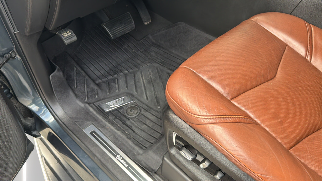 Used 2019 Cadillac Escalade Luxury RWD image 12