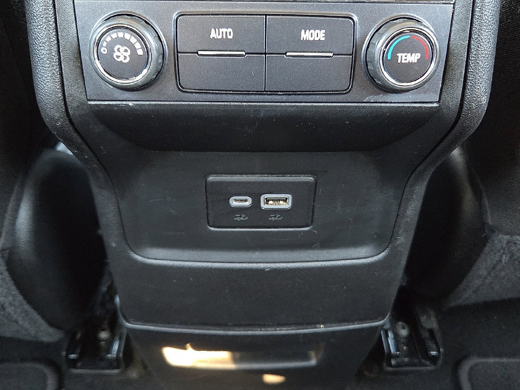 Used 2023 GMC Acadia SLE FWD image 12