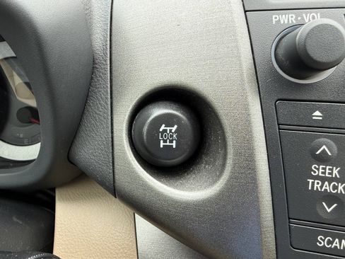 Used 2011 Toyota RAV4 4WD image 87
