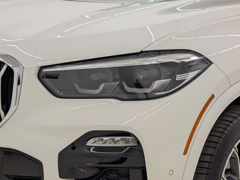Used 2021 BMW X5 xDrive40i w/ M Sport Package image 11