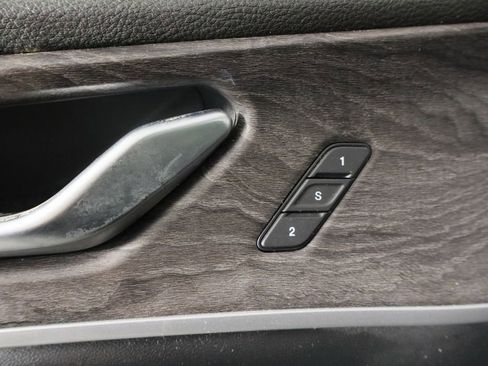 Used 2023 Jeep Grand Cherokee Limited w/ Black Appearance Package image 22