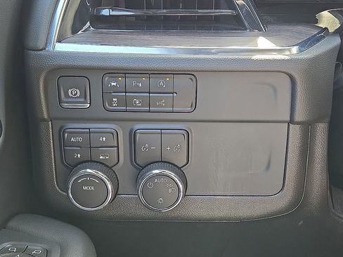 Used 2025 Chevrolet Tahoe LT AWD/4WD image 25