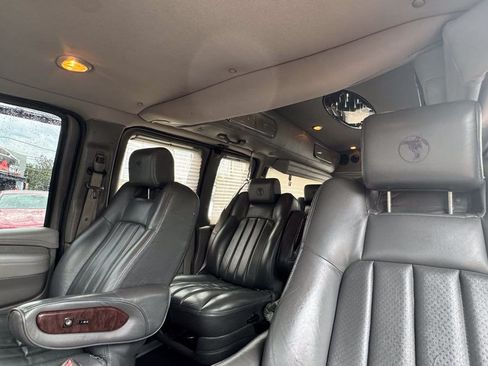 Used 2014 Chevrolet Express 2500 Extended RWD image 11