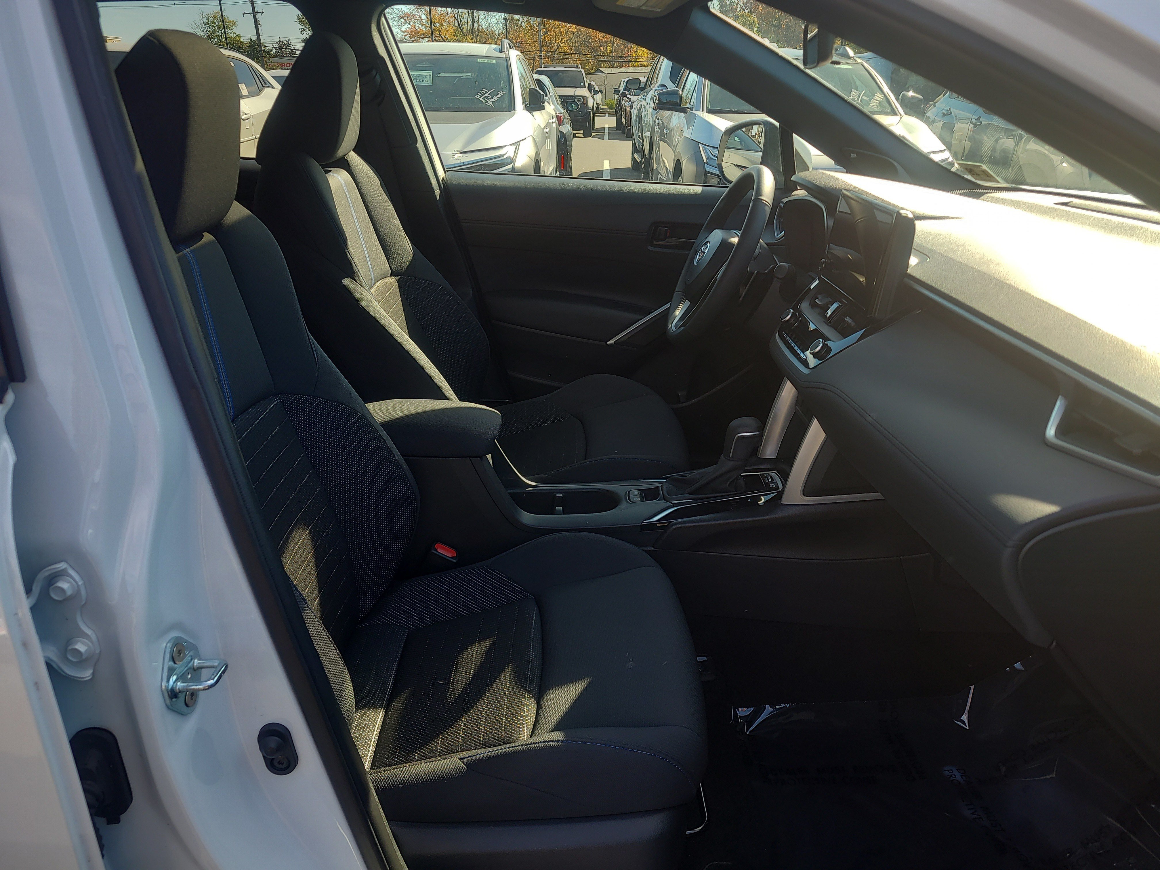 Certified 2024 Toyota Corolla Cross AWD Hybrid w/ Moonroof Package image 17