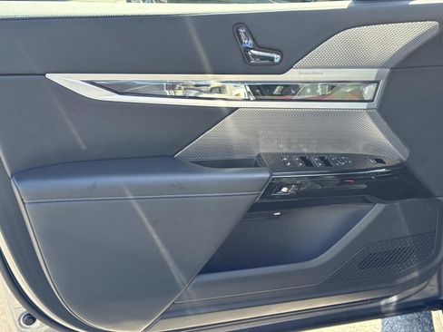 Certified 2023 BMW 760i xDrive w/ Executive Package image 18