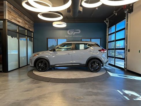 Used 2024 Nissan Kicks SR w/ SR Premium Package FWD image 6