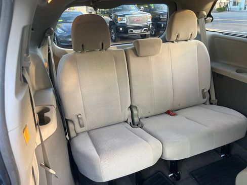 Used 2012 Toyota Sienna LE FWD image 20