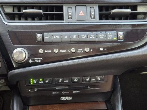 Used 2022 Lexus ES 300h Ultra Luxury image 51