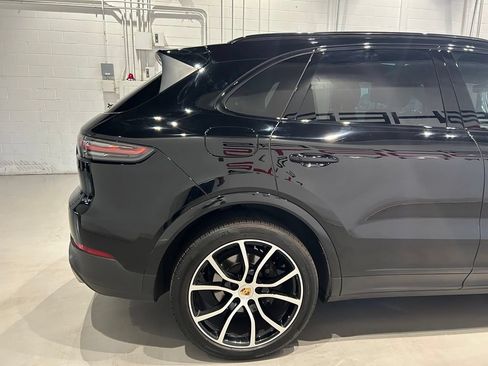 Used 2023 Porsche Cayenne AWD/4WD image 8