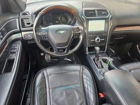 Used 2016 Ford Explorer Platinum image 14