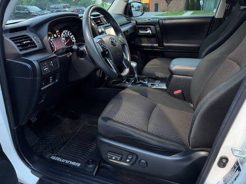 Used 2019 Toyota 4Runner TRD Off-Road AWD/4WD image 10