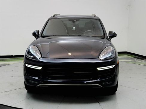 Used 2017 Porsche Cayenne Turbo AWD/4WD image 2