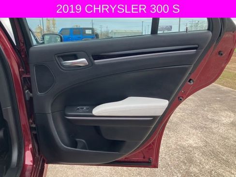Used 2019 Chrysler 300 S w/ Safetytec Plus Group image 16