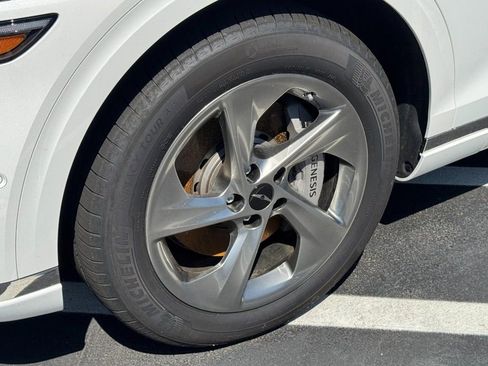 Certified 2026 Genesis GV70 2.5T Advanced AWD/4WD image 4