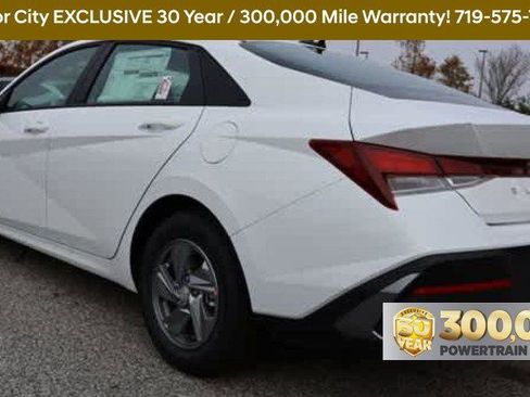 New 2025 Hyundai Elantra SE image 4