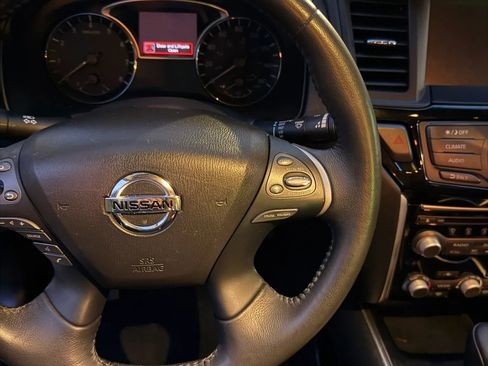 Used 2019 Nissan Pathfinder SV AWD/4WD image 38