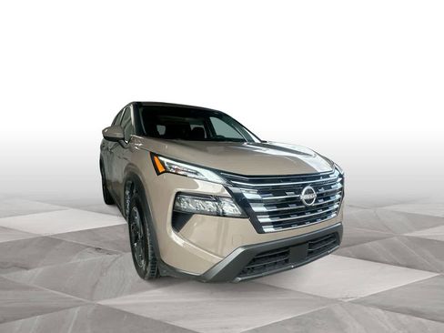 Used 2025 Nissan Rogue SV AWD/4WD image 2