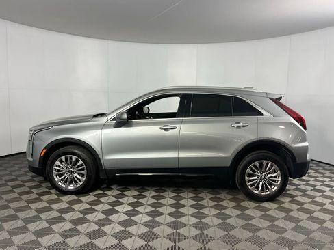 Used 2024 Cadillac XT4 Premium Luxury image 9