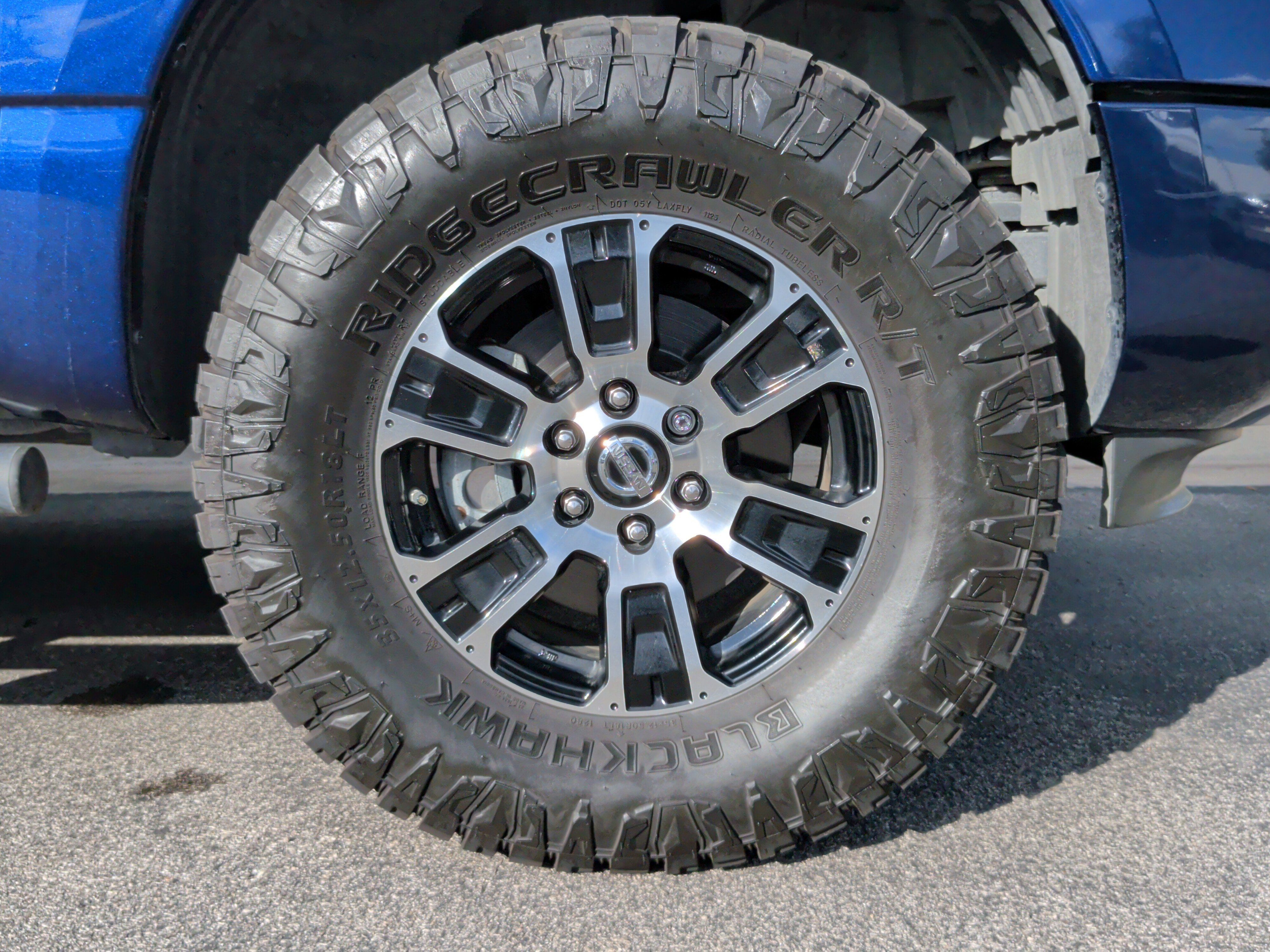 Used 2022 Nissan Titan SV w/ SV Convenience Package RWD image 14